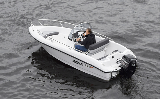 Man boating with Bella 485 R.